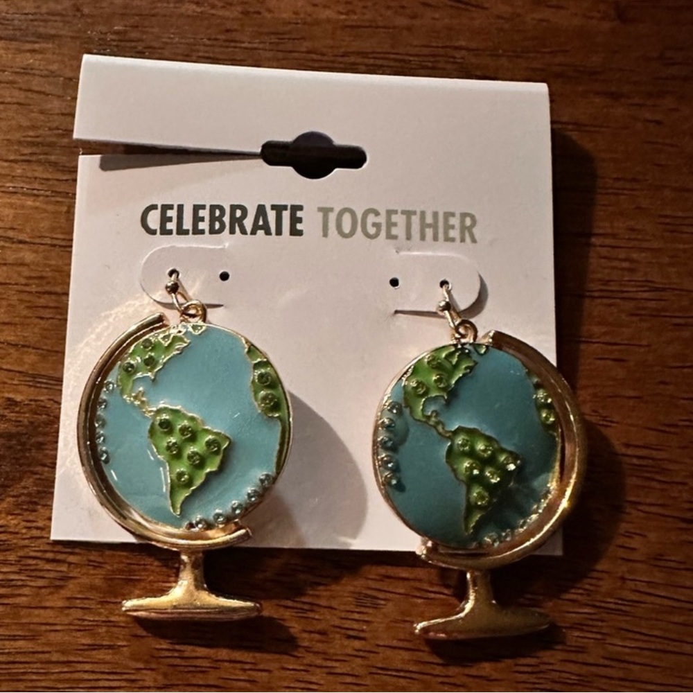 *FREE* Globe Earrings